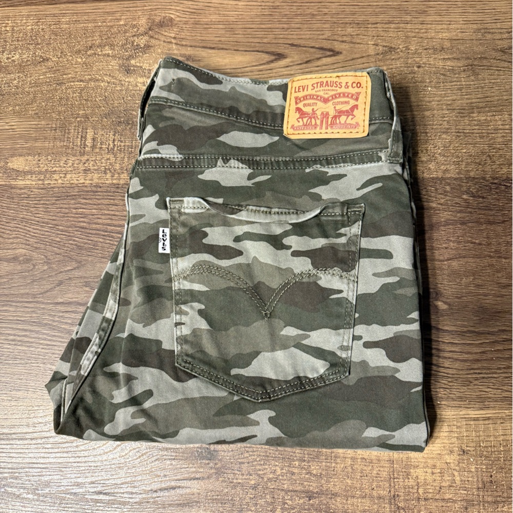 Levi's Green High Rise Super Skinny Crop Jeans with Camouflage Design